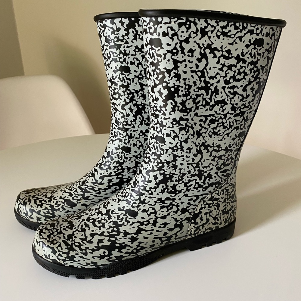 Sperry Women’s 10 Tall Rain boots black and white